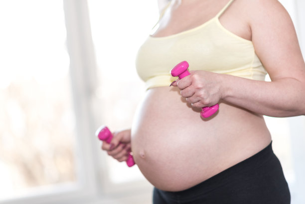 孕妇用哑铃训练图片下载