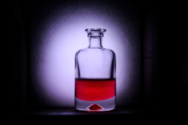 一个小古董玻璃瓶的照片图片下载