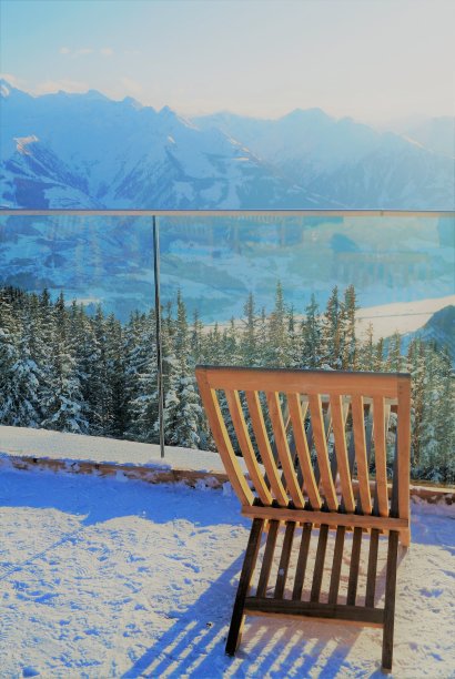 漫步在阿尔卑斯山图片下载