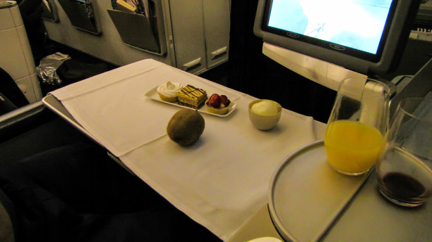 客机商务舱的甜点图片下载