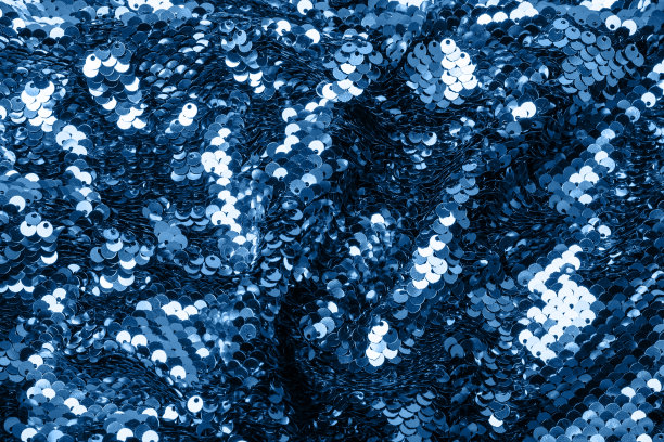 奢华的蓝色背景与彩虹亮片的织物。趋势双色版的背景图片下载