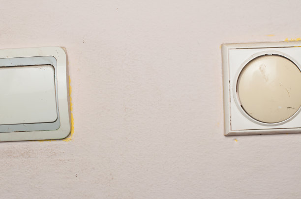 白色壁灯开关。副本的空间。图片下载