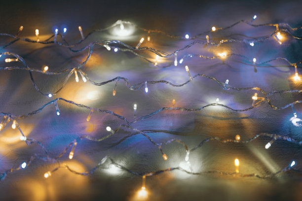 led三色灯的节日花环图片下载