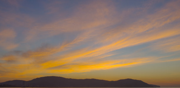 背景天空和云彩在黎明，日出图片下载