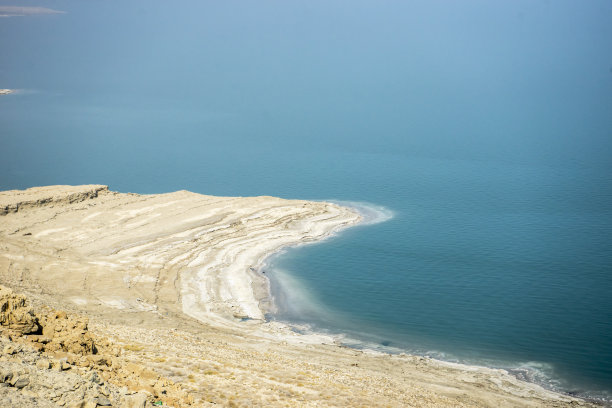 死海海岸线鸟瞰图图片下载