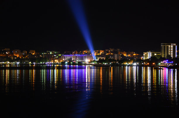 夜景多姿，海景第一海滨度假城市图片下载