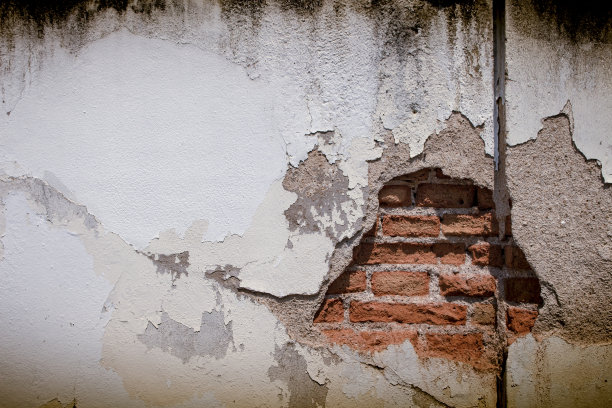 背景:一堵红砖砌成的旧灰泥墙图片下载