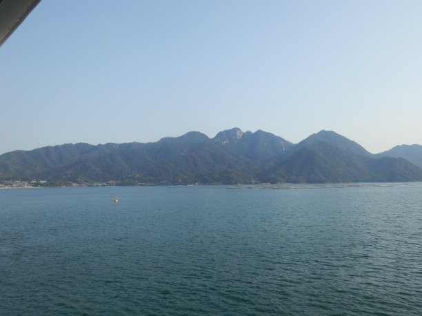 濑户内海中的一座岛屿图片下载