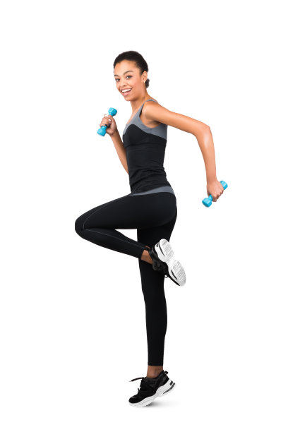 非裔美国女孩抱着哑铃在白色背景上跳图片下载