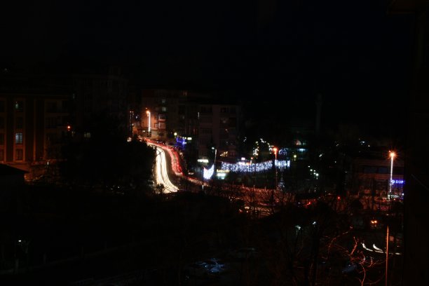 在传统的仪式上旋转的托宾和苏菲图片下载