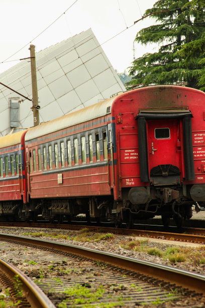 老巴统火车在铁路上图片下载