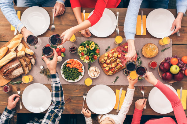 大家庭庆祝生日或纪念日图片下载
