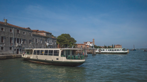 意大利威尼斯的船只和汽艇图片下载