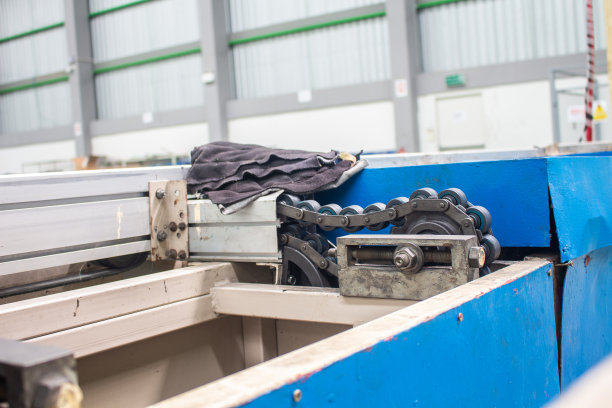 输送机链条驱动轴的工厂生产线图片下载