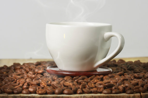 咖啡杯和咖啡豆图片下载