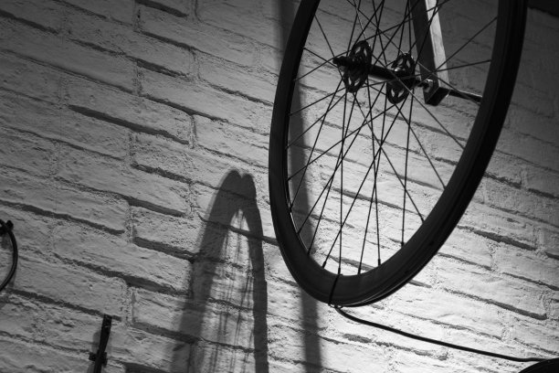 轮Black&white2图片下载