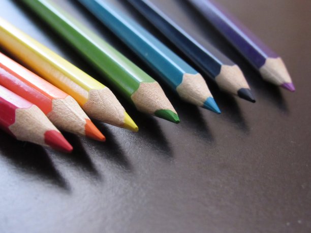 彩色铅笔背景图片下载