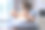 有趣的小男孩吃粥看着满勺在他的手坐在高椅子。孩子学会自己吃饭。图片下载