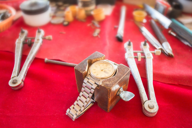 机械表安装零件的过程，手表的修理图片下载