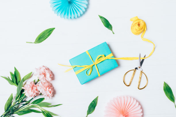 包装礼品盒的平铺排版工艺图片下载