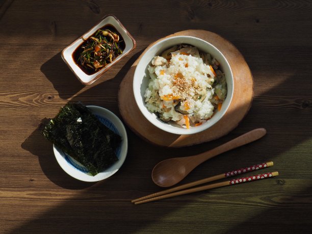 亚洲美食牡蛎蔬菜米饭和配菜图片下载