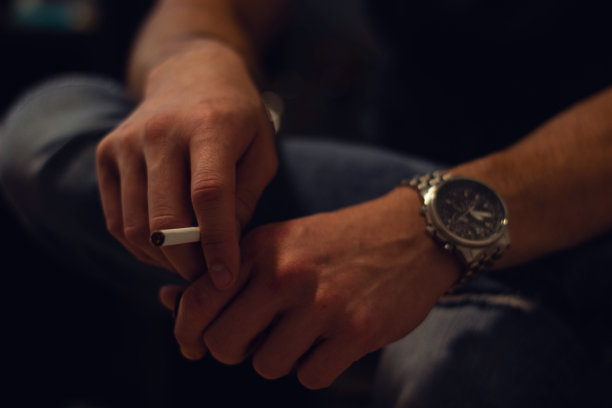 手的吸烟者图片下载