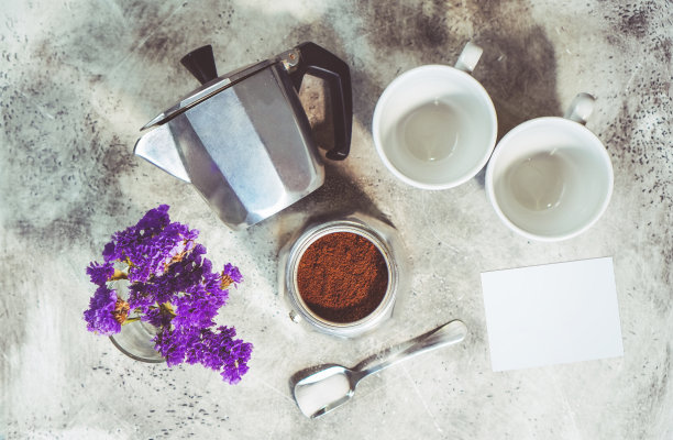 美丽的咖啡作文与空纸空白你的文本。平的。前视图。图片下载