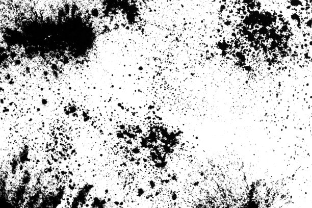 黑色的沙子孤立在白色的沙子上图片下载