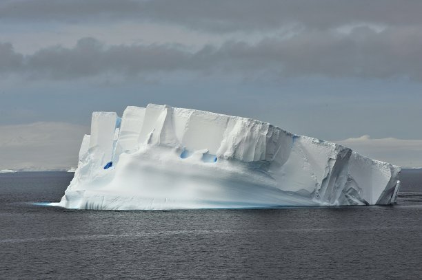 南极的冰山。大自然的奇迹。图片下载