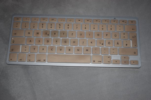 用于移动设备的金色和银色键盘图片下载