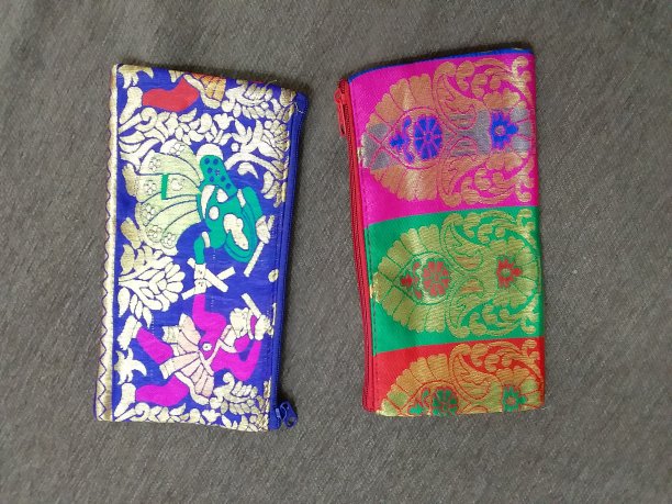 两个传统的钱包图片下载