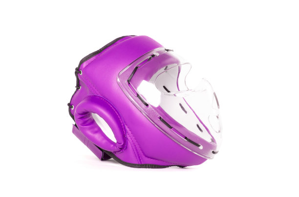 粉色拳击头盔，现代头盔上隔离白色图片下载