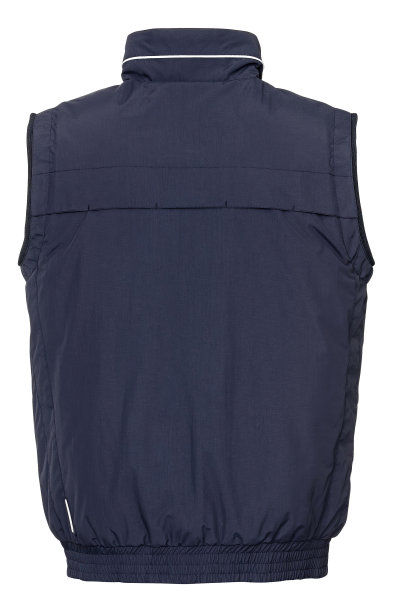 男大衣在室外的人体模型与剪切路径图片下载