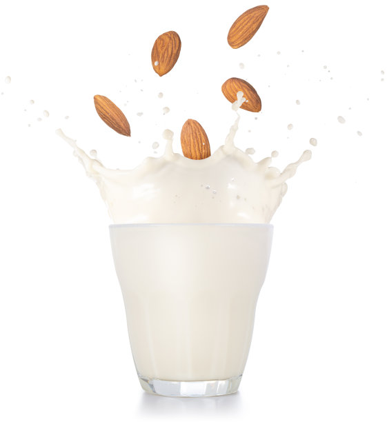 在白色背景上洒杏仁奶图片下载