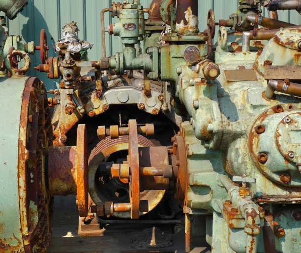 废弃的旧工厂设备图片下载