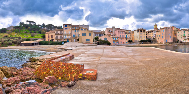 圣特罗佩。风景优美的海滨圣特罗佩的观点图片下载
