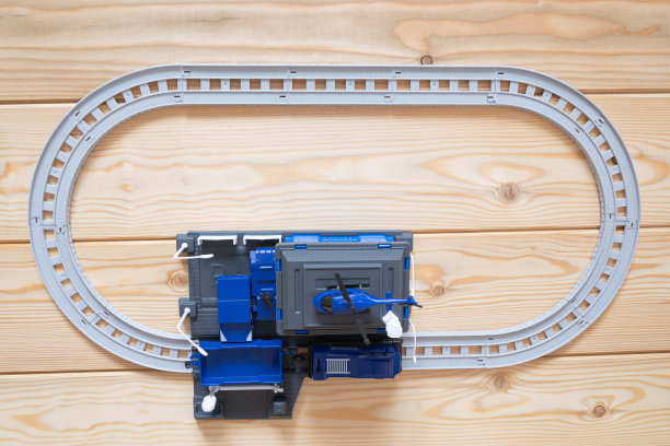 火车玩具在房间里图片下载