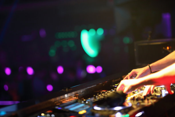 夜总会的Dj混音图片下载
