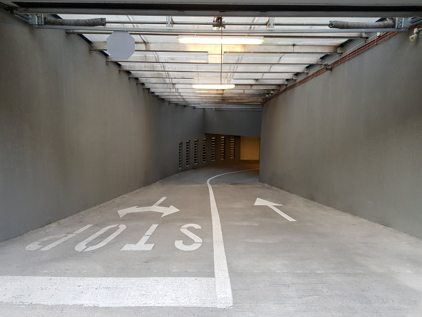 公共地下车库出入口图片下载