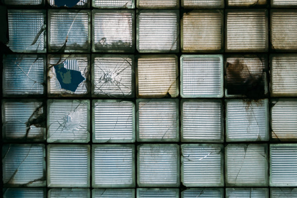 玻璃碎块玻璃窗表面脏图片下载