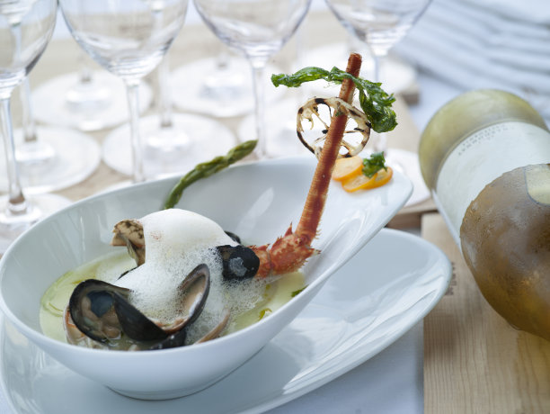 龙虾尾及牡蛎海鲜晚餐，餐厅美食图片下载