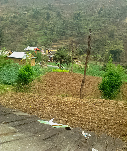 在尼泊尔喜马拉雅山徒步旅行图片下载