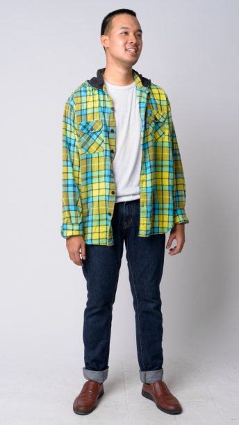 全身照片的快乐年轻的亚洲潮人思考图片下载