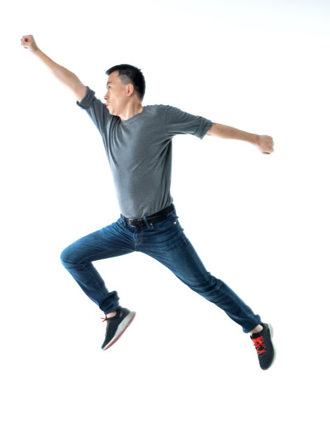 一个试图在白色背景上飞行的人图片下载