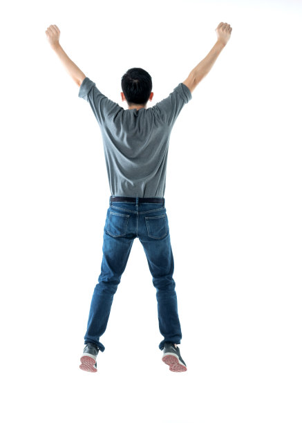 兴奋的男子在白色的背景上跳跃和欢呼图片下载