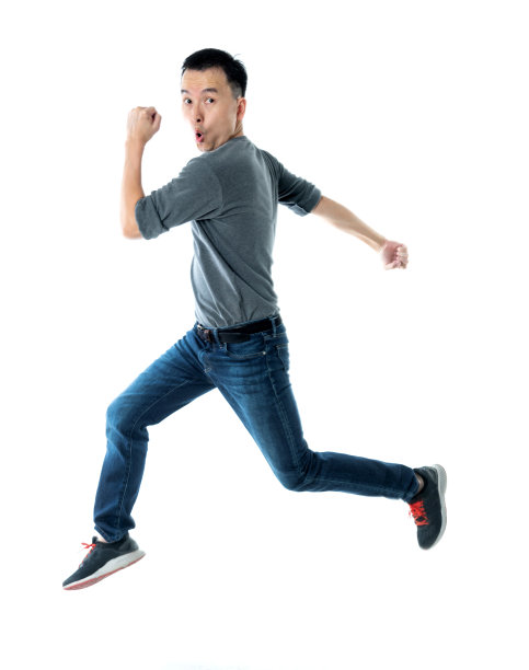 在白色背景上奔跑的男人图片下载