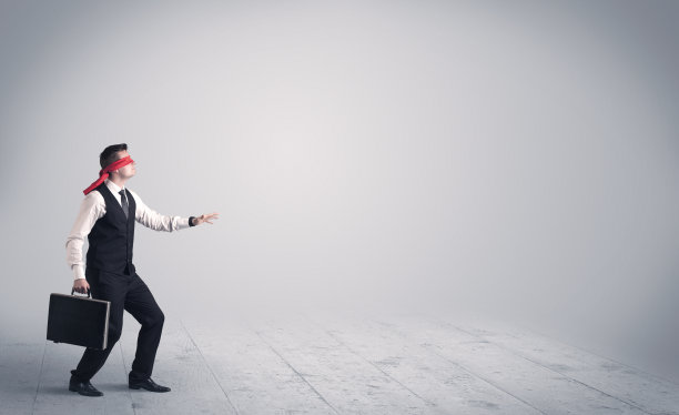 商人与蒙眼的图片下载