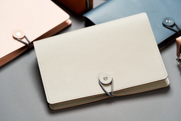 一套手工皮革制品，钥匙持有人戒指，钱包，钱包，记事本，手册图片下载