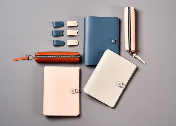 一套手工皮革制品，钥匙持有人戒指，钱包，钱包，记事本，手册图片下载