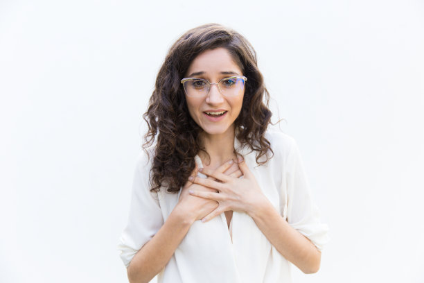 快乐惊讶的女人在眼镜喘息图片下载